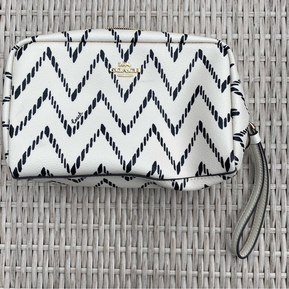 NWT Coach Cosmetic Case Geometric Chevron Pattern - Picture 3 of 5